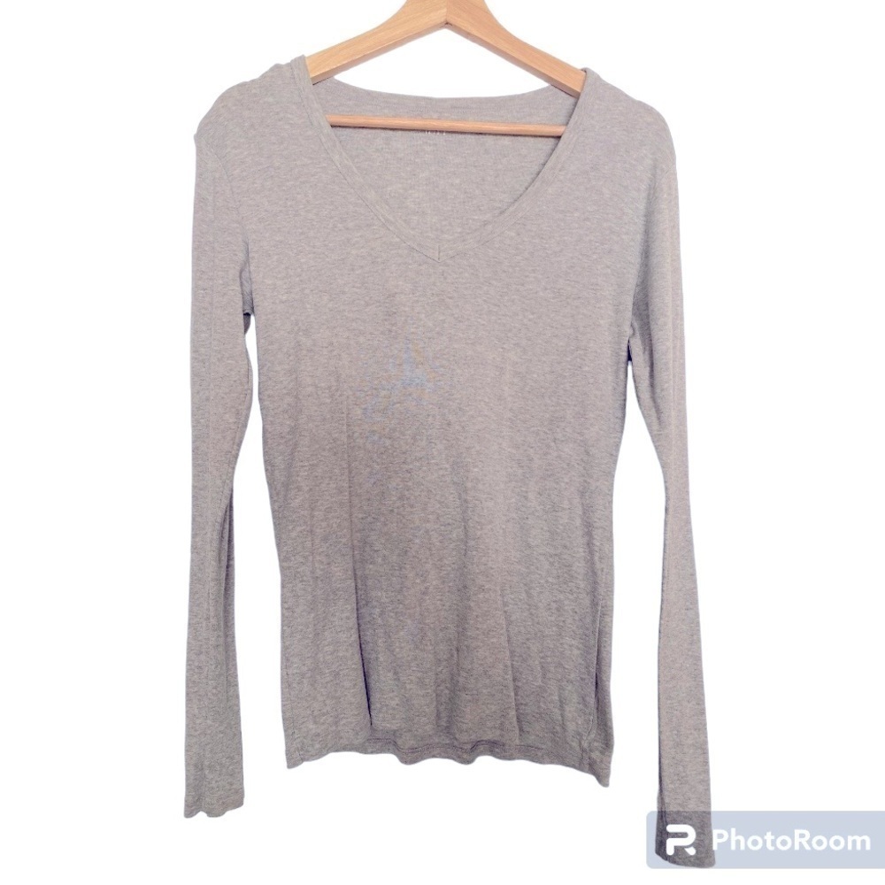 GAP GRAY V-NECK TOP